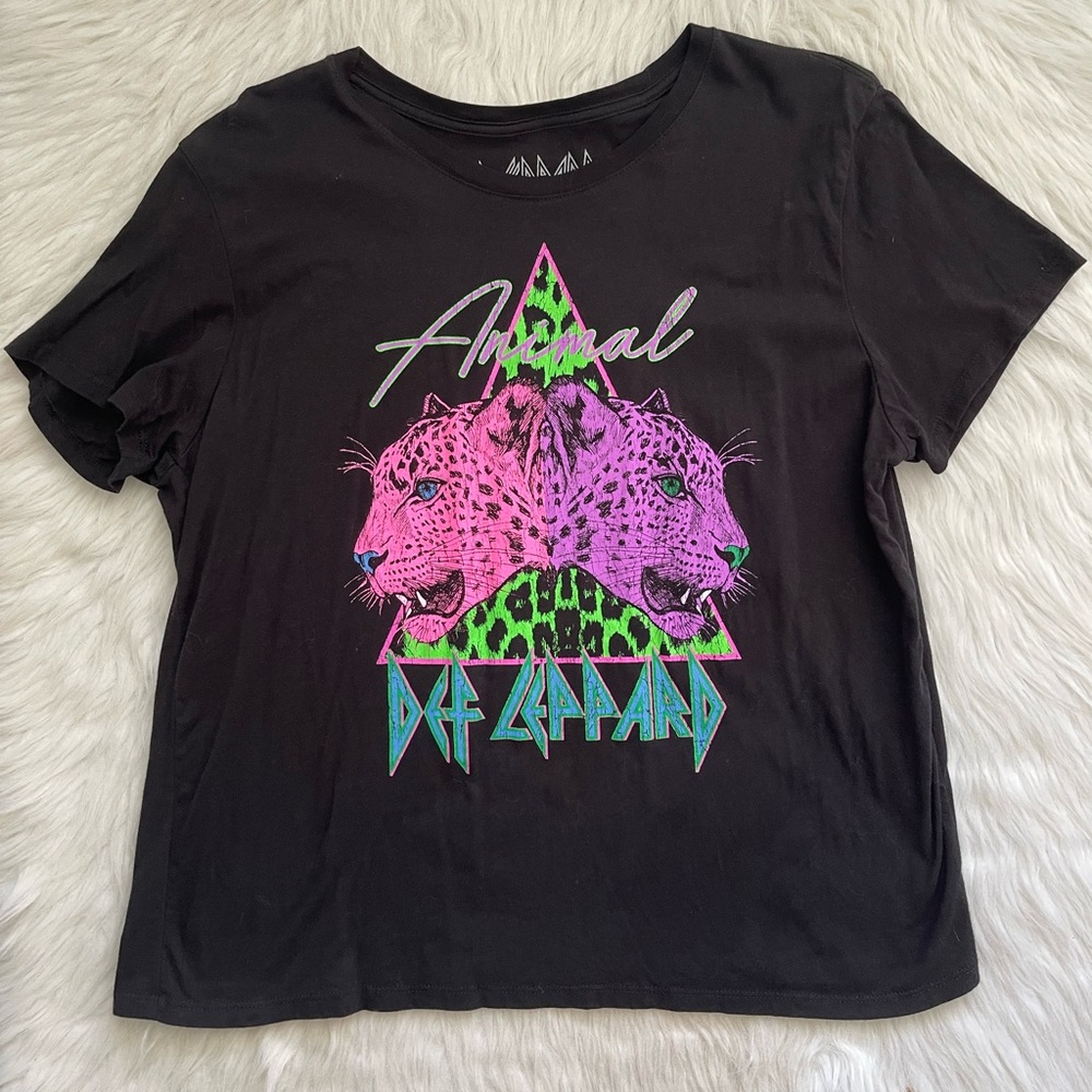 Def Leppard Crop Top Animal Print Graphic Shirt Women Size 2XL Black Pink - Picture 1 of 9